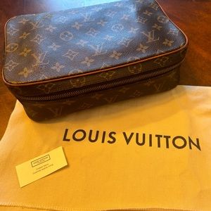 Louis Vuitton packing cube